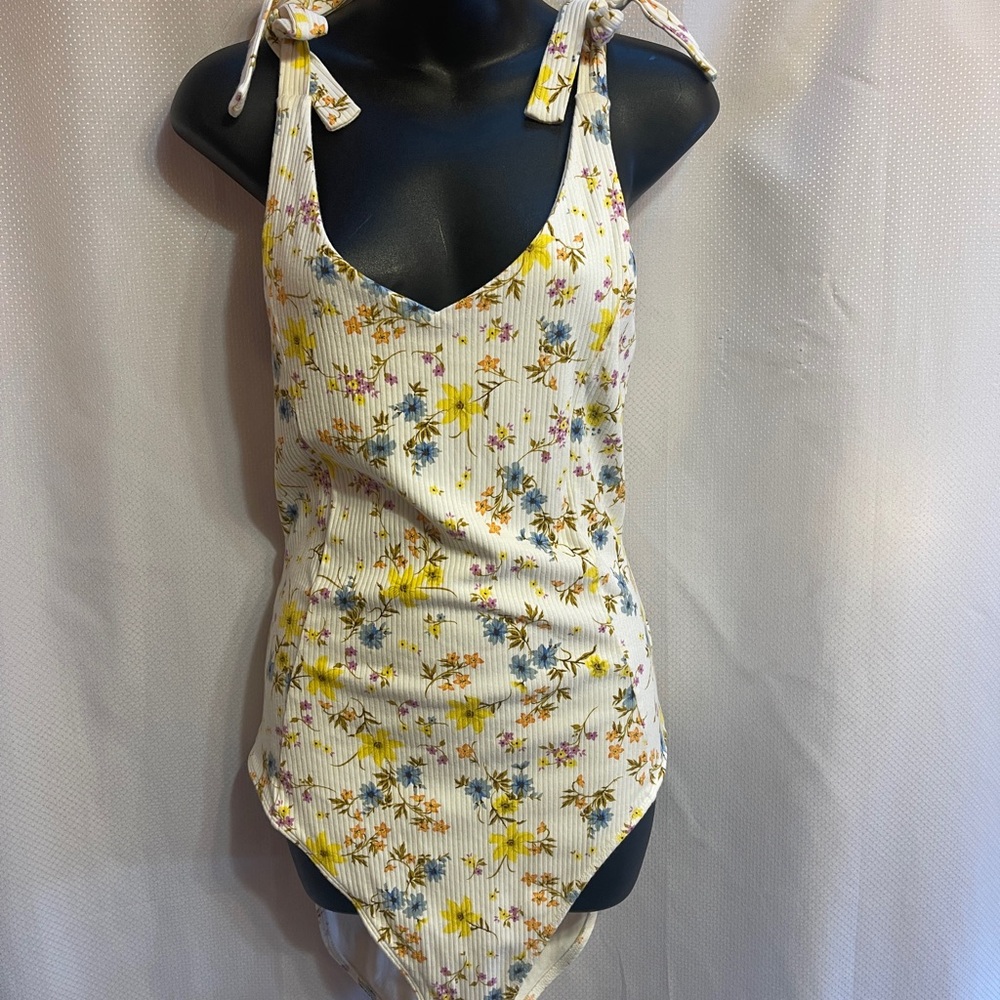 NWOT old navy floral body suit xl - Picture 1 of 9